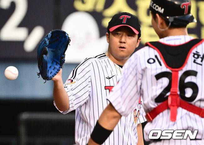 LG 투수 송승기와 포수 이주헌 / OSEN DB