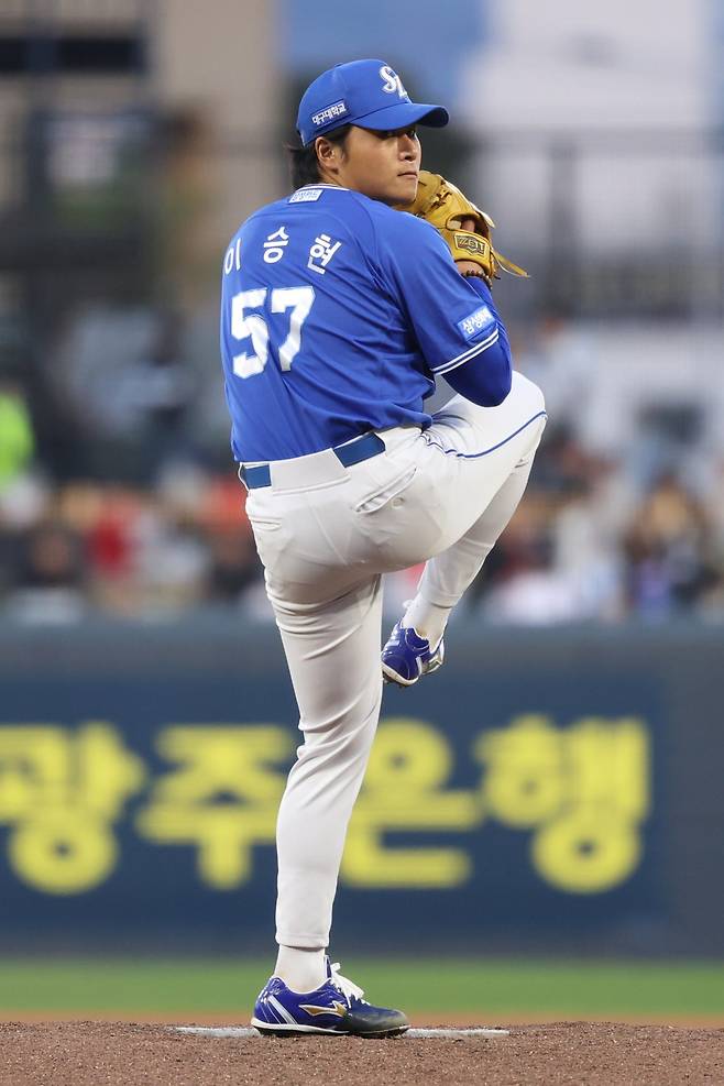 삼성 이승현(57번)이 8일 광주 KIA전서 선발등판해 투구하고 있다. 사진제공|삼성 라이온즈