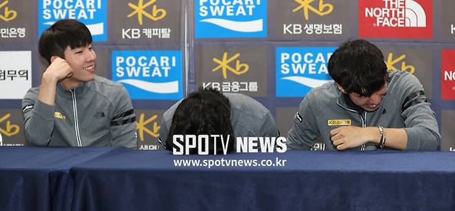 ▲ 2017년 쇼트트랙 대표팀 미디어데이 당시 좌측 임효준, 우측 황대헌
