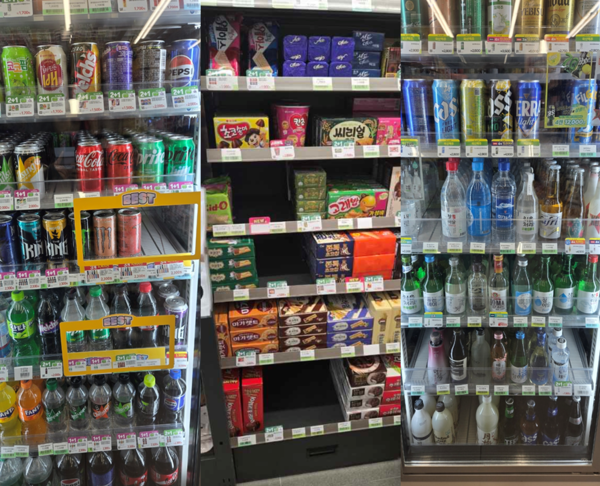 9일 평택시의 한 CU편의점에서 파업 여파로 음료수와 주류, 과자 등의 물품이 제때 입고되지 않아 매대가 비어 있는 모습. 2026.4.9 /A씨 제공