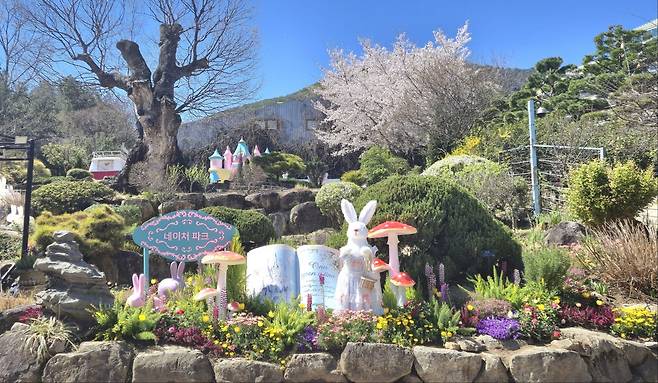 플라워페스티벌이 열리고 있는 네이처파크 전경. /최상진 기자