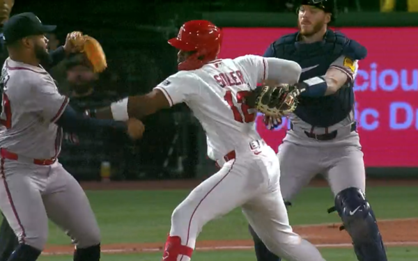 로페스와 솔레어의 난투극(사진=MLB.com)