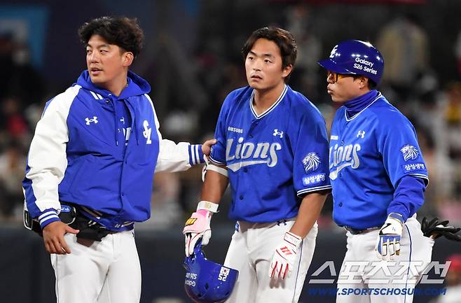8일 광주 기아챔피언스필드에서 열린 KIA와 삼성의 경기. 삼성 김태훈이 주루 후 다리쪽 통증을 호소하고 있다. 광주=박재만 기자 pjm@sportschosun.com/2026.04.08/