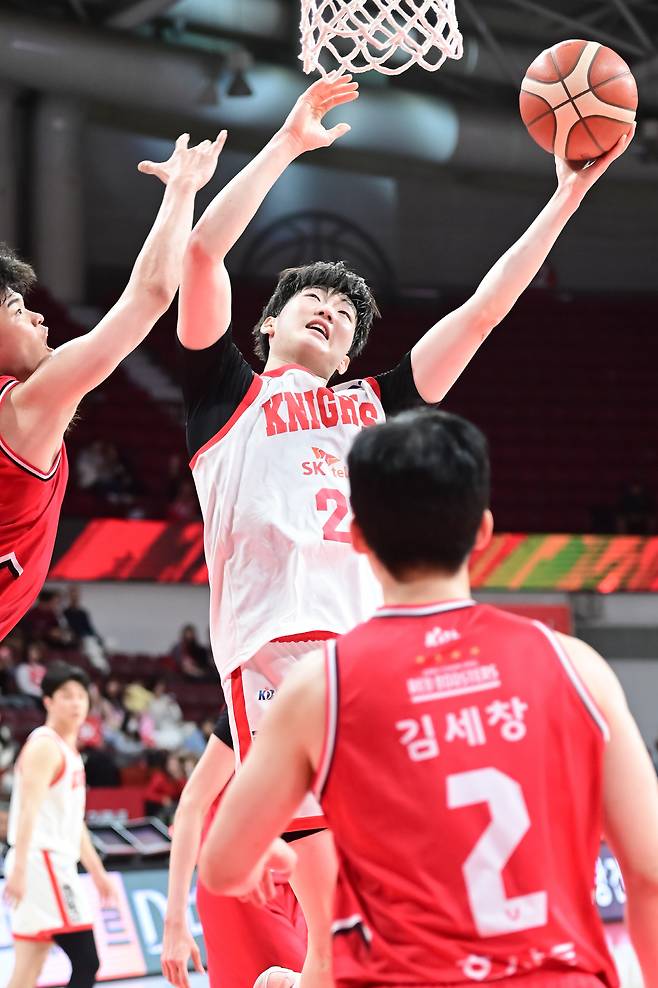 SK와 정관장의 경기장면. 사진제공=KBL