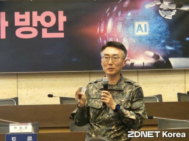 남승현 육군본부 정책실 군사혁신차장은 9일 과학기술정보통신부와 한국과학기술연구원이 서울 중구 대한상공회의소에서 개최한 제3회 미래국방 전략포럼에서 발표하고 있다. (사진=지디넷코리아)