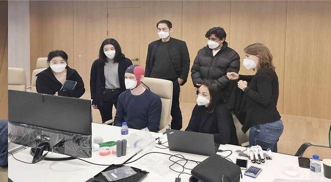 다이나믹솔루션의 BCI 시연. 다이나믹솔루션 제공