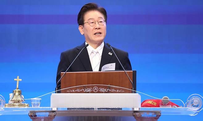 이재명 대통령이 5일 서울 여의도순복음교회에서 열린 부활절 연합예배에서 축사하고 있다. 연합뉴스