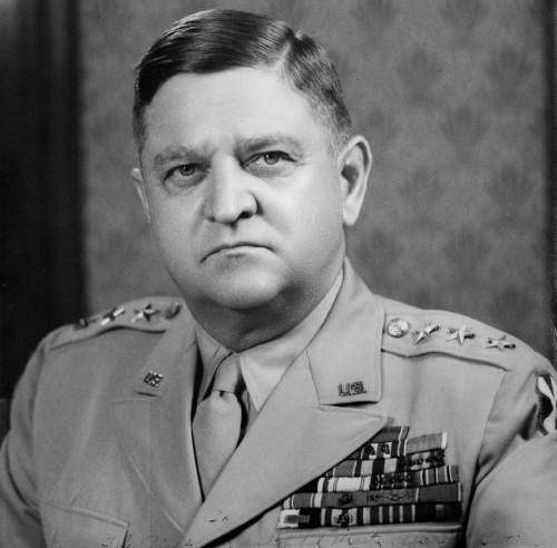 월튼 워커 장군. 위키미디어 커먼스