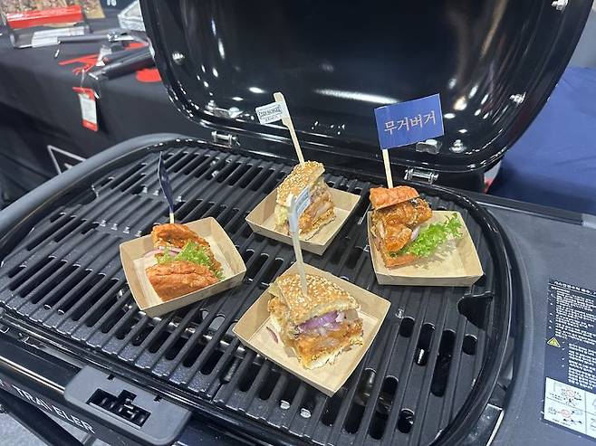 서울 양재 aT센터에서 열린 '2026 코리아버거챔피언십' 세미파이널의 일반인 심사위원단이 시식한 버거. *재판매 및 DB 금지