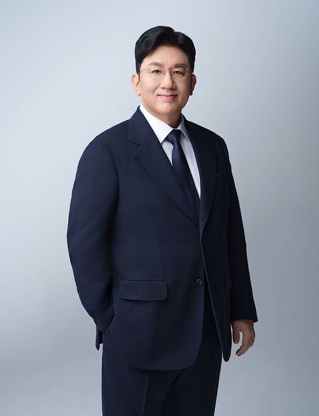 방시혁 하이브 의장이 미국 빌보드와 한 인터뷰가 8일(현지 시각) 공개됐다. 하이브 제공