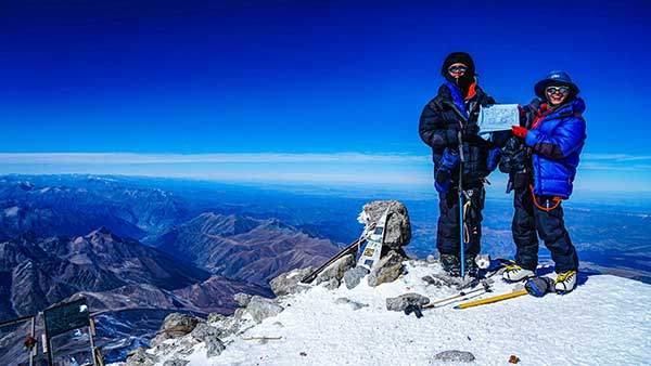 우연히 오른 유럽 최고봉 엘브루스. 이때부터 대륙별 최고봉을 하나씩 오르게 됐다.