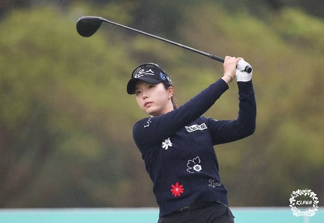 최예림이 KLPGA투어 iM금융 오픈 1라운드 12번 홀(파4)에서 드라이버로 티샷을 날리고 있다. 최예림은 이날 보기없이 버디 5개를 잡아내는 깔끔한 경기를 펼쳤다. KLPGA 제공.