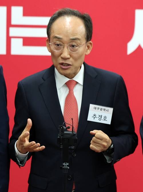 취재진 질문에 답변하는 추경호 의원 - 국민의힘 대구시장 경선 후보로 나선 추경호 의원. 2026.3.10. 뉴스1