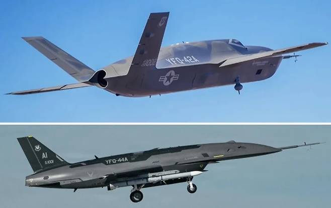 미 공군이 시험 비행 중인 협동 전투 무인기(CCA) 시제기 YFQ-42A(위)와 YFQ-44A(아래). 트럼프 행정부는 2027회계연도 국방예산안에 CCA 첫 조달 예산을 반영했다. 미 공군 제공