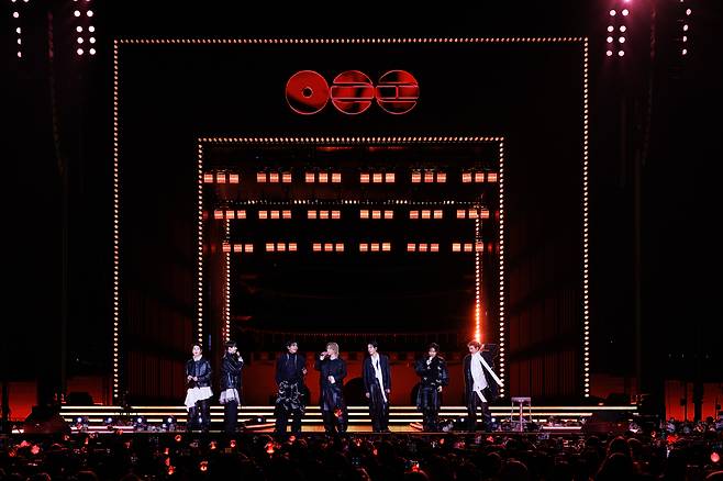 그룹 방탄소년단(BTS)이 3월 21일 오후 8시 서울 광화문광장 일대에서 정규 5집 발매 기념 공연 ‘BTS 컴백 라이브 I 아리랑’을 개최하고 있다. 넷플릭스·빅히트 뮤직 제공