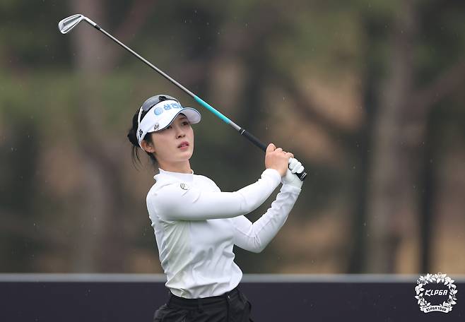 티샷 후 공을 바라보고 있는 전예성. 사진 제공=KLPGA