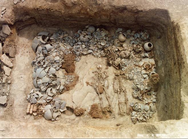 조영동 고분군에서 사람뼈 발견 당시의 모습. /경산시 제공