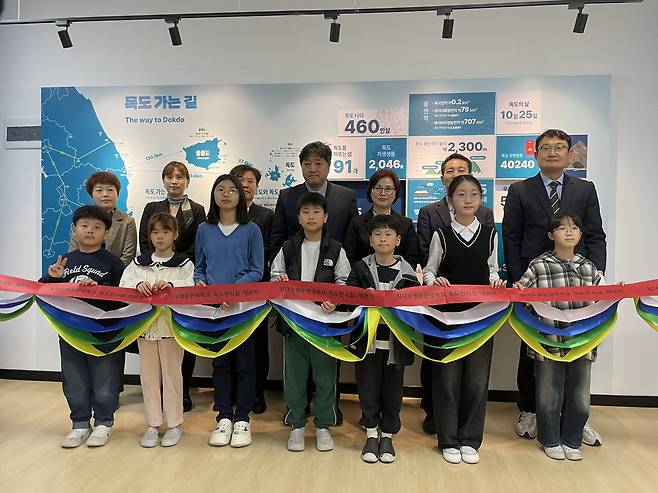 경북도가 지난 8일부터 10일까지 중국의 한인학교를 방문해 재외 한국학생들을 대상으로 독도의 역사·지리적 가치와 대한민국 영토로서의 의미를 알리는 교육·홍보 활동을 진행했다./경북도 제공