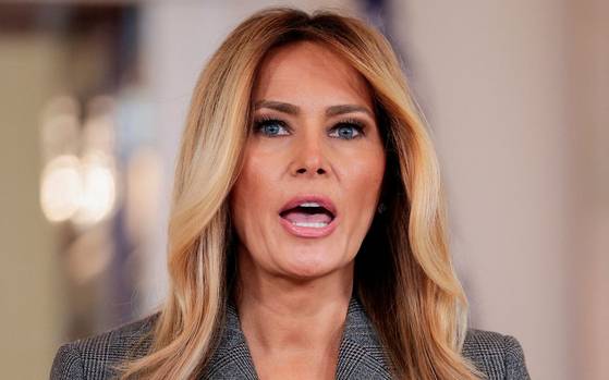 도널드 트럼프 미국 대통령 부인 멜라니아 여사가 현지시간 9일 백악관에서 성명을 발표하고 있다. 〈사진=로이터 연합뉴스〉