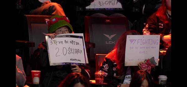 10일 서울 종로구 롤파크에서 열린 '2026 리그 오브 레전드 챔피언스 코리아(LCK)' 정규 시즌 1세트 경기에서 T1이 승리를 먼저 가져갔다.(▲T1 & DN수퍼스=1:0). /사진=네이버 치지직 라이브영상 캡처