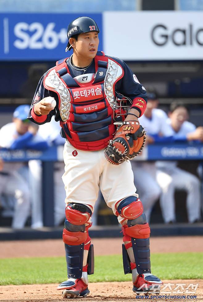 29일 대구 삼성라이온즈파크에서 열린 삼성과 롯데의 경기. 수비하는 롯데 유강남 포수. 대구=송정헌 기자songs@sportschosun.com