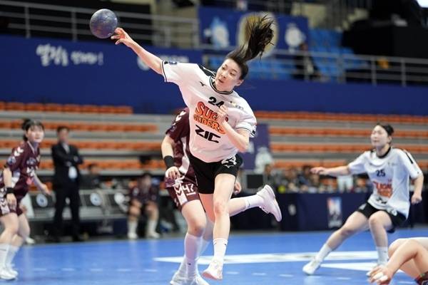 사진 SK슈가글라이더즈 강경민 러닝슛