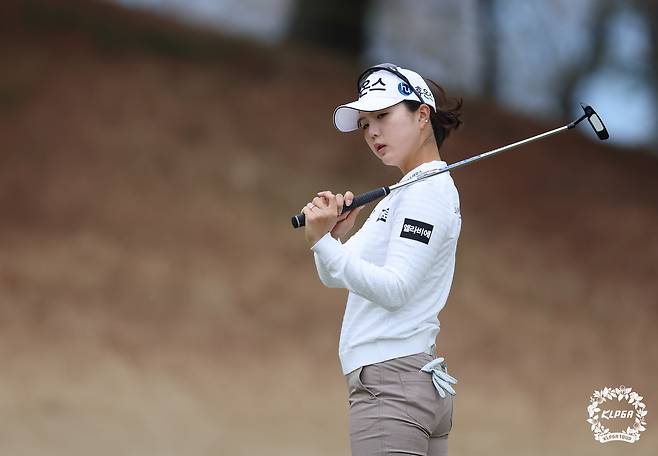 퍼팅 후 공을 확인하고 있는 최예림. 사진 제공=KLPGA