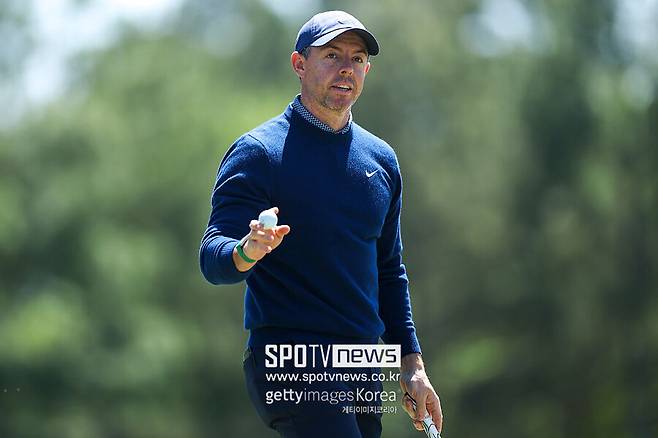 ▲ 로리 매킬로이가 10일 제90회 마스터스 토너먼트 1라운드에서 5언더파 67타로 공동 선두에 올랐다. 올해 대회 2연패를 노린다.