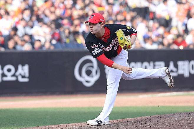 11일 승리로 세이브를 기록한 성영탁. KIA구단 제공