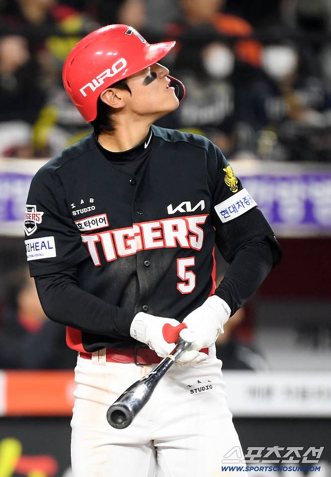 4번 타자로 나선 두 경기 모두 홈런포를 터뜨린 김도영.