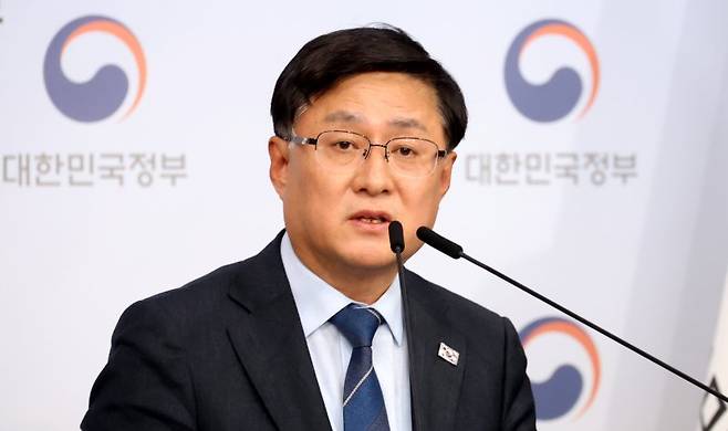 김성환 기후에너지환경부 장관이 6일 오후 서울 종로구 정부서울청사에서 에너지 대전환 추진 계획 발표 브리핑을 하고 있다.뉴시스