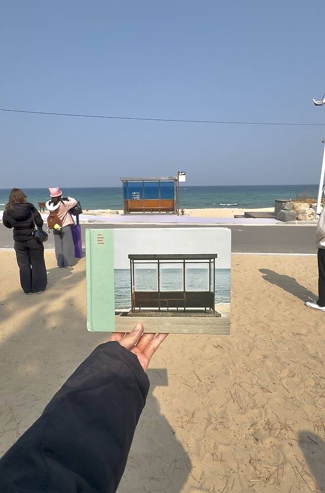 한 팬이 대만에서부터 앨범을 챙겨왔다./사진=김지은 여행+ 기자