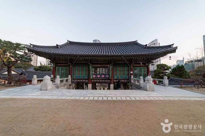 새로운 계획을 세우는 봄에는 좋은 기운을 받을 수 있는 명당에 관심이 생긴다. 사진은 부의 기운이 강하다고 알려진 봉은사. /사진=한국관광공사