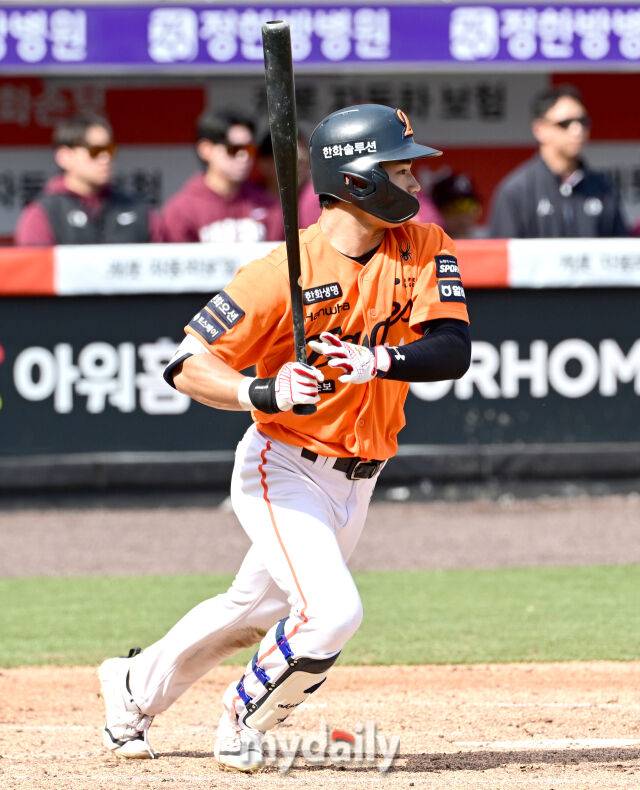 2026년 3월 29일 오후 대전 한화생명볼파크에서 열린 ‘2026 신한 SOL KBO리그' 키움 히어로즈와 한화 이글스의 경기. 한화 오재원의 2회말 2사 2.3루서 2타점 역전 적시타를 치고 있다./마이데일리