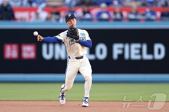 LA 다저스 김혜성이 12일(한국시간) 열린 2026 메이저리그 텍사스 레인저스전에서 멀티 출루를 기록했다. ⓒ AFP=뉴스1