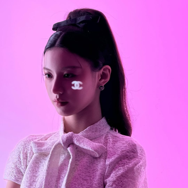 배우 고윤정이 샤넬 화보 비하인드를 공개했다. / 고윤정 소셜미디어