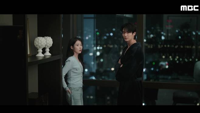 성희주와 이안대군이 있는 호텔에 갑작스레 윤이랑이 들이닥쳤다. MBC 제공