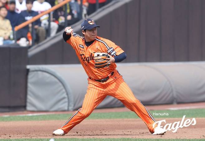 ▲ 주말 3연전 동안 11타수 무안타에 그치며 긴 슬럼프에 빠진 노시환 ⓒ한화이글스