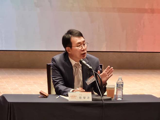 진양곤 HLB 이사회 의장이 2일 서울 여의도 한국거래소에서 열린 HLB그룹 기업설명회(IR)에서 발언하고 있는 모습 (사진=HLB)