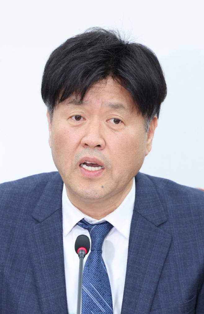 김용 전 민주연구원 부원장이 13일 서울 여의도 국회에서 열린 정치검찰 조작기소특위 기자간담회에서 발언하고 있다.(사진=뉴스1)