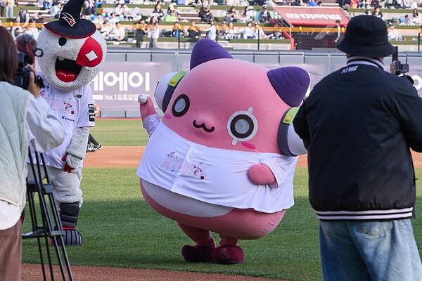 13일 ㈜넥슨이 kt wiz 프로야구단과 협업해 지난 주말 양일 경기에서 '메이플스토리' 브랜드데이를 진행했다고 밝혔다.(메이플스토리_, 프로야구단 kt wiz 브랜드데이). /사진=넥슨