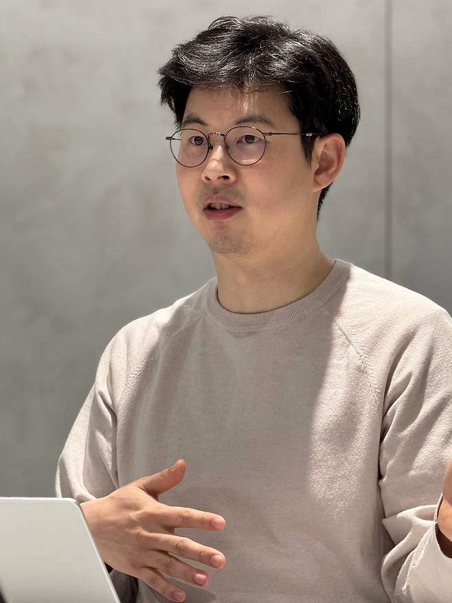 김재원 코리아스타트업포럼 의장이 지난 9일 서울 서초구 엘리스그룹 본사에서 조선비즈와 만나 인터뷰하고 있다./박수현 기자