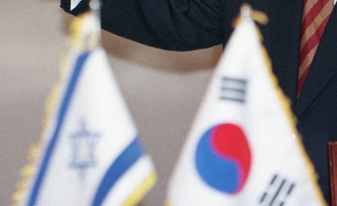 이스라엘 국기(왼쪽)와 한국 태극기. 세계일보 자료사진
