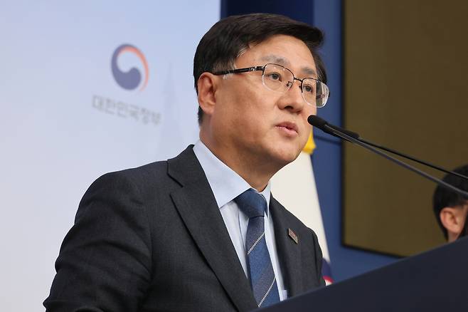 김성환 기후에너지환경부 장관이 6일 서울 종로구 정부서울청사 별관에서 에너지 대전환 추진 계획을 발표하고 있다. 연합뉴스