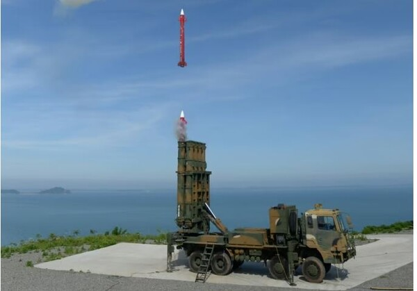 ‘천궁II’의 사격 모습. LIG넥스원 제공