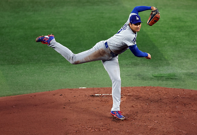 LA 다저스 오타니 쇼헤이가 지난 9일 토론토 원정경기에 선발 등판해 투구하고 있다. AFP연합뉴스