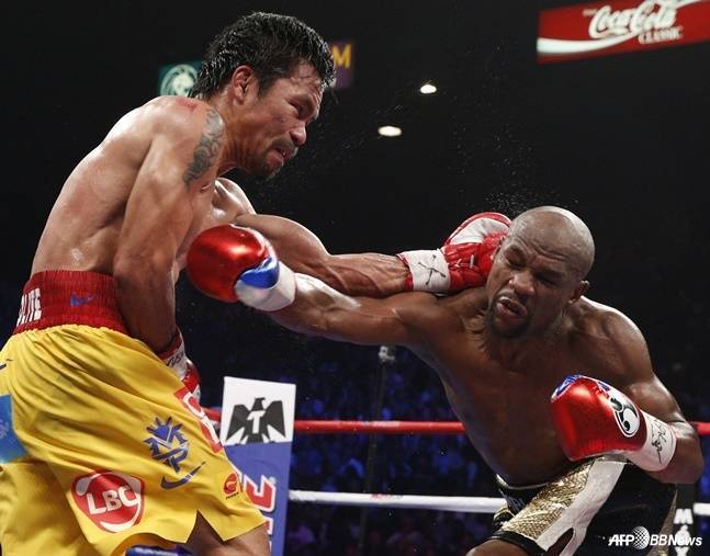 매니 파퀴아오(왼쪽)와 플로이드 메이웨더 맞대결 중. /AFPBBNews=뉴스1