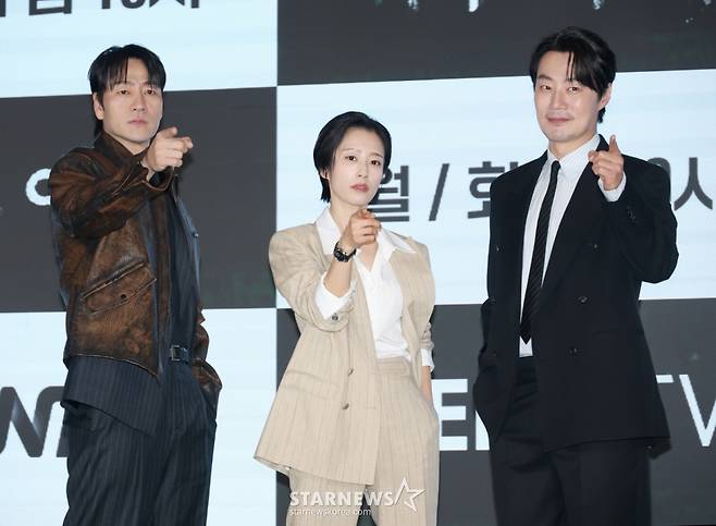 배우 박해수, 곽선영, 이희준이 13일 오후 서울 구로구 더세인트에서 진행된 ENA 월화드라마 ‘허수아비’ 제작발표회에 참석해 포즈를 취하고 있다. /2026.04.13 /사진=이동훈 photoguy@