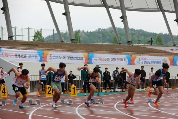 지난해 진주 일원에서 열린 제64회 경남도민체육대회에 참가한 선수들이 경기를 펼치고 있다. /경남체육회