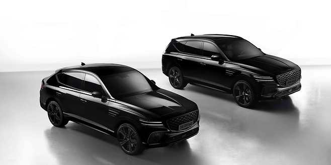 제네시스 준대형 SUV 라인업인 'GV80' 쿠페'(왼쪽)와 ‘GV80’(오른쪽). 사진=제네시스
